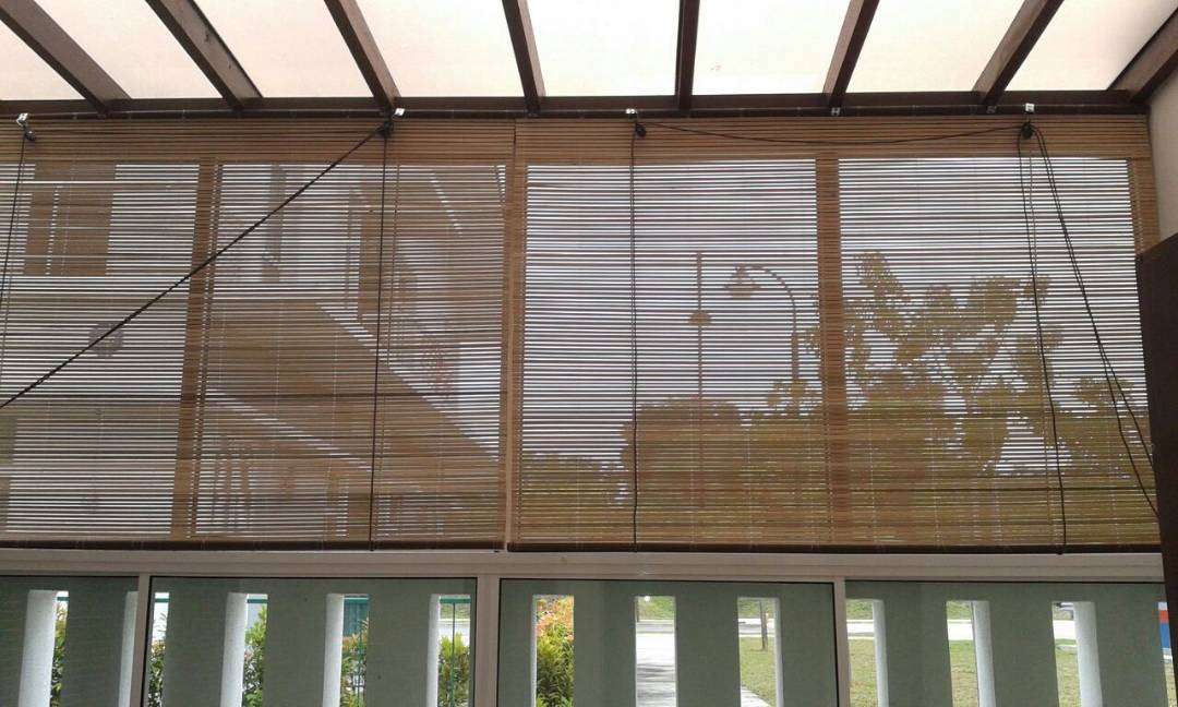 Rèm gỗ ngoài trời trang trí quán cà phê đẹp và bền