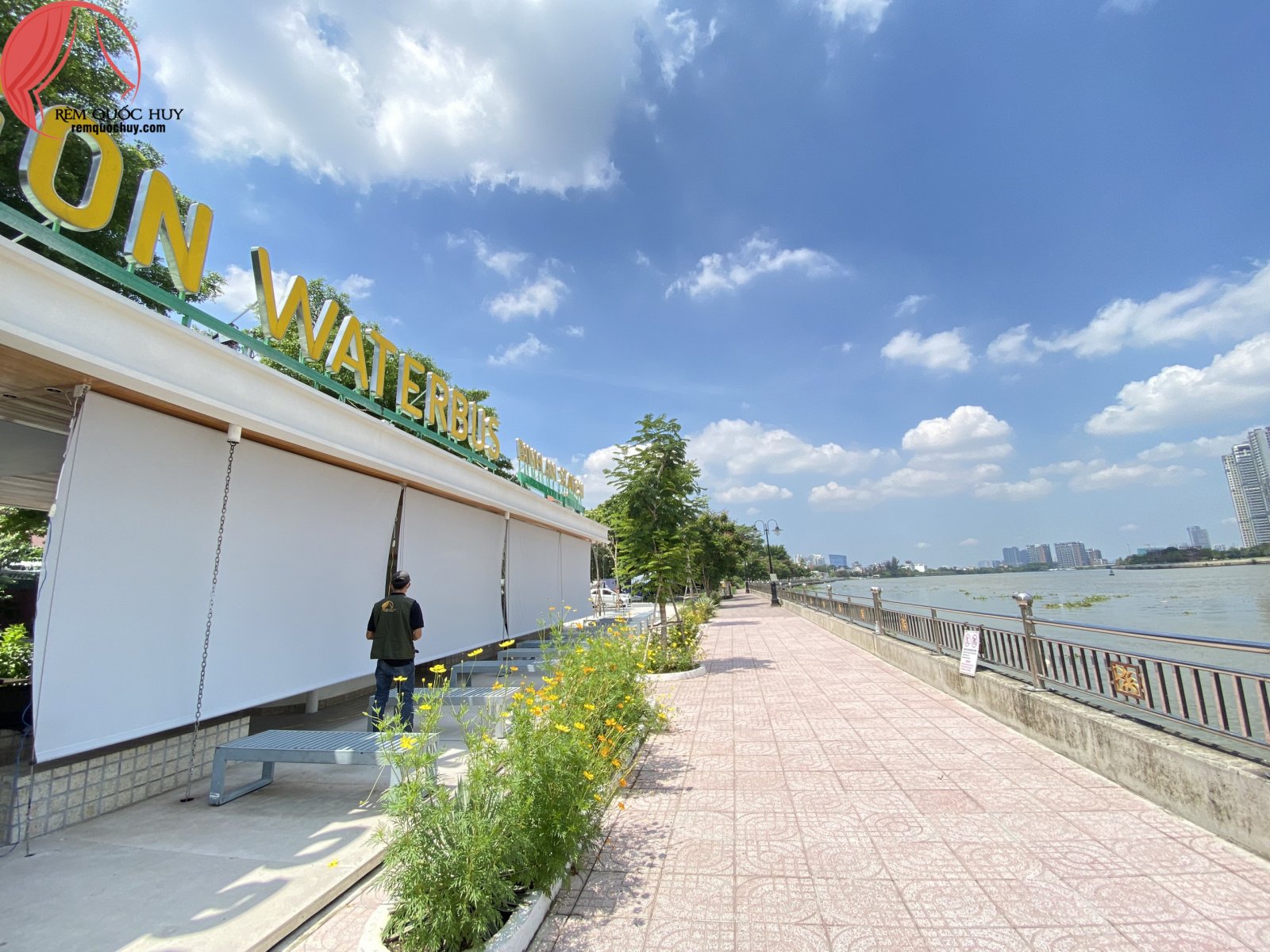 Rèm lưới ngoài trời tự động lắp đặt trọn gói bảo hành dài hạn