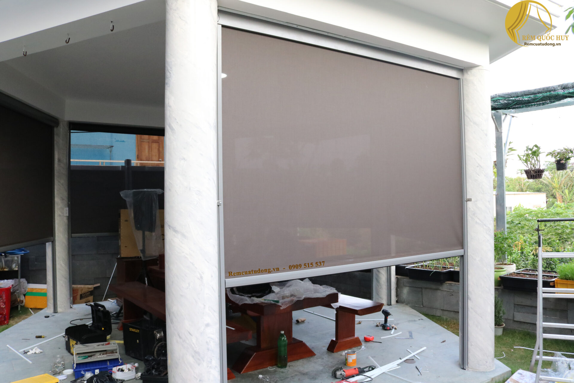 Rèm tự động ngoài trời hệ khung nhôm cao cấp