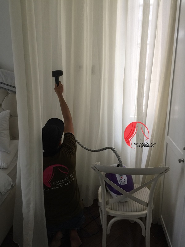 Vệ sinh rèm vải tại nhà đúng cách