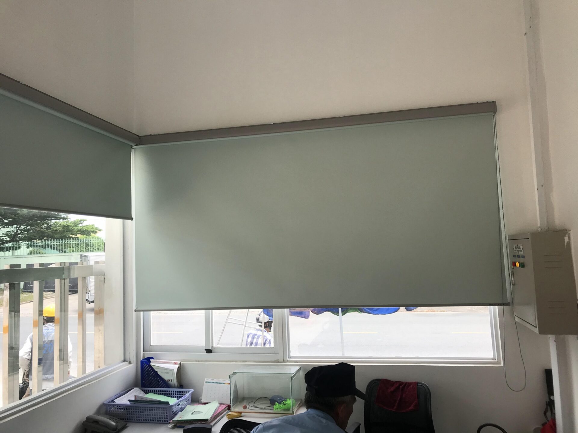 rèm cuốn che nắng cho không gian làm việc tại Bình Dương