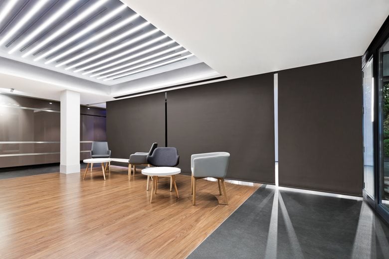 rèm cuốn bền màu chịu nắng gió cho khách sạn và resort ven biển