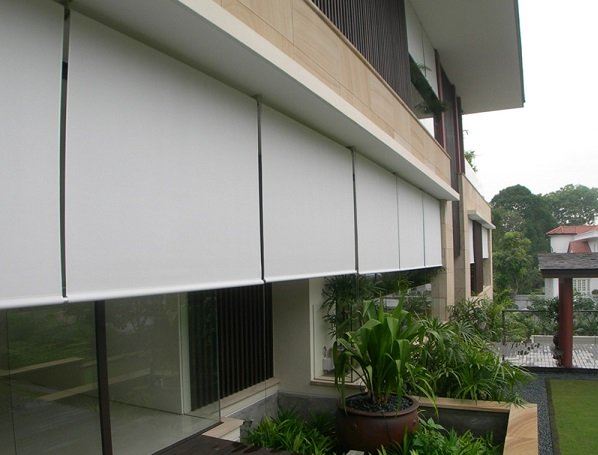 rèm cuốn cho ban công và logia lưới xuyên sáng cao cấp