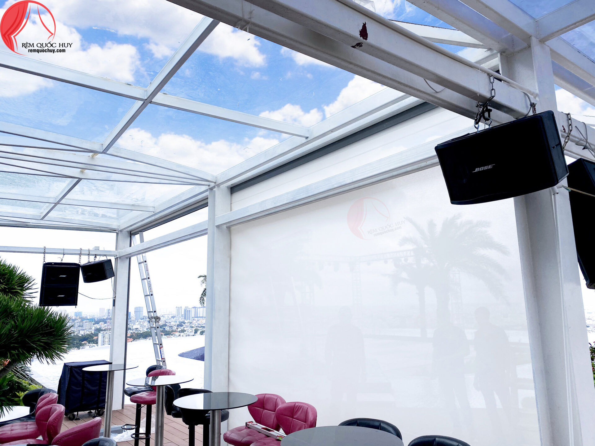 Mẫu rèm tự động ngoài trời chịu được bão, an toàn cho biệt thự