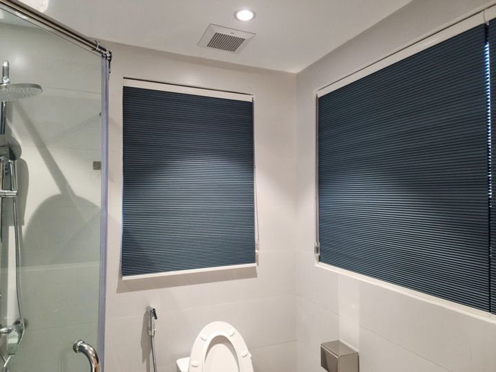 Cận cảnh lớp nhôm cách nhiệt trên rèm tổ ong