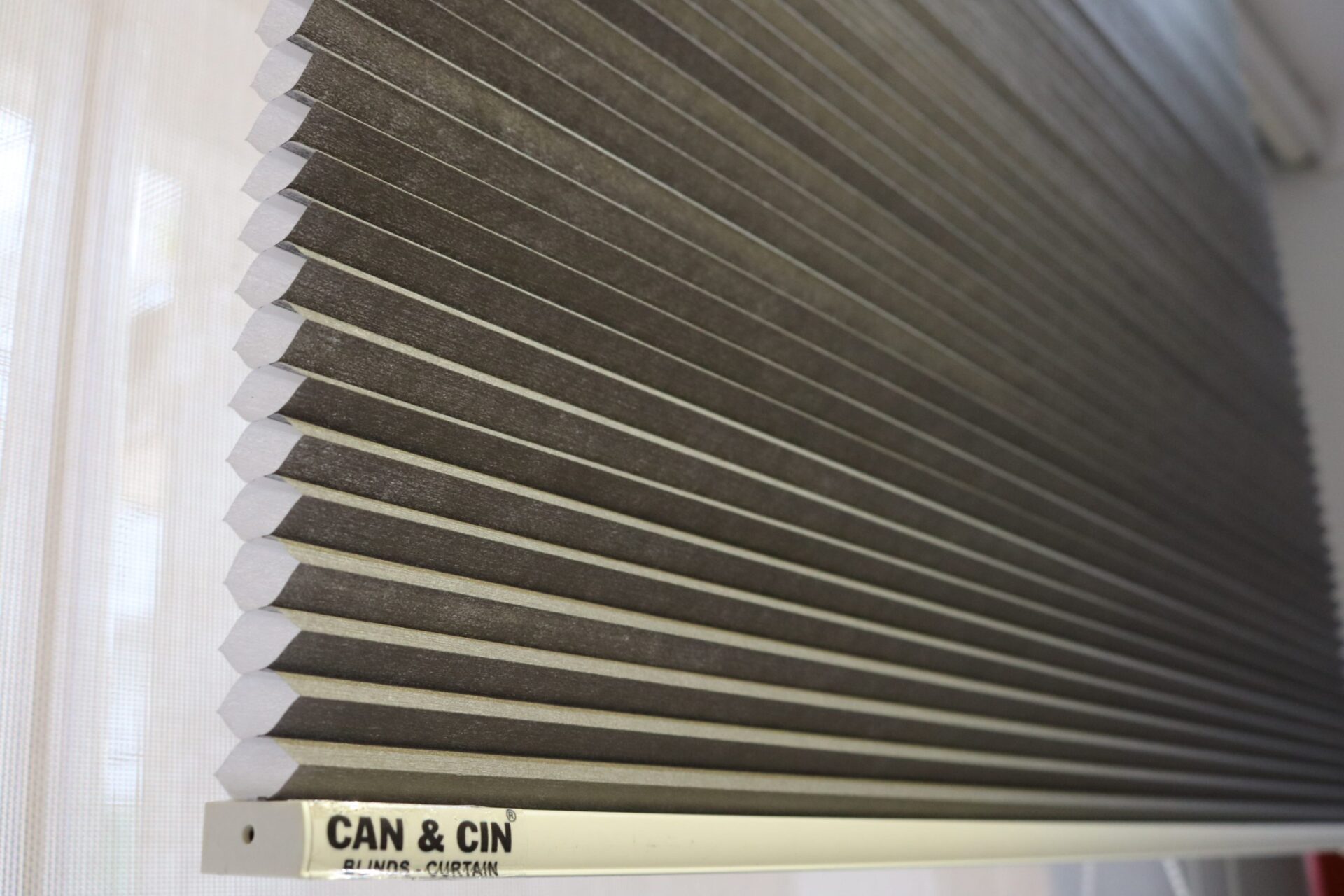 Hình ảnh thực tế rèm tổ ong và rèm cầu vồng lắp song song