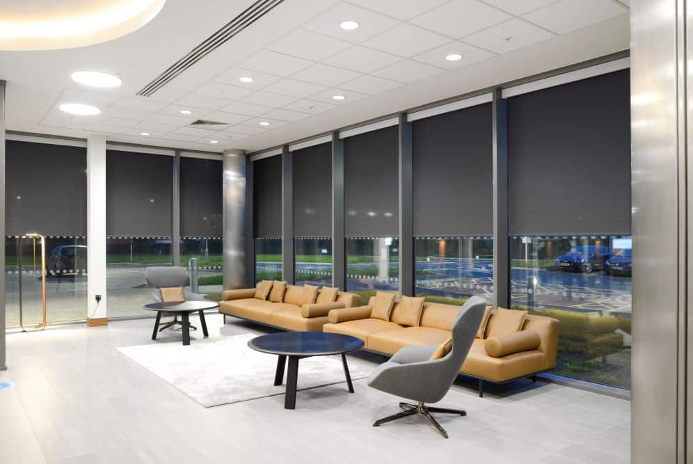 Không gian phòng nhân sự với rèm giảm ồn