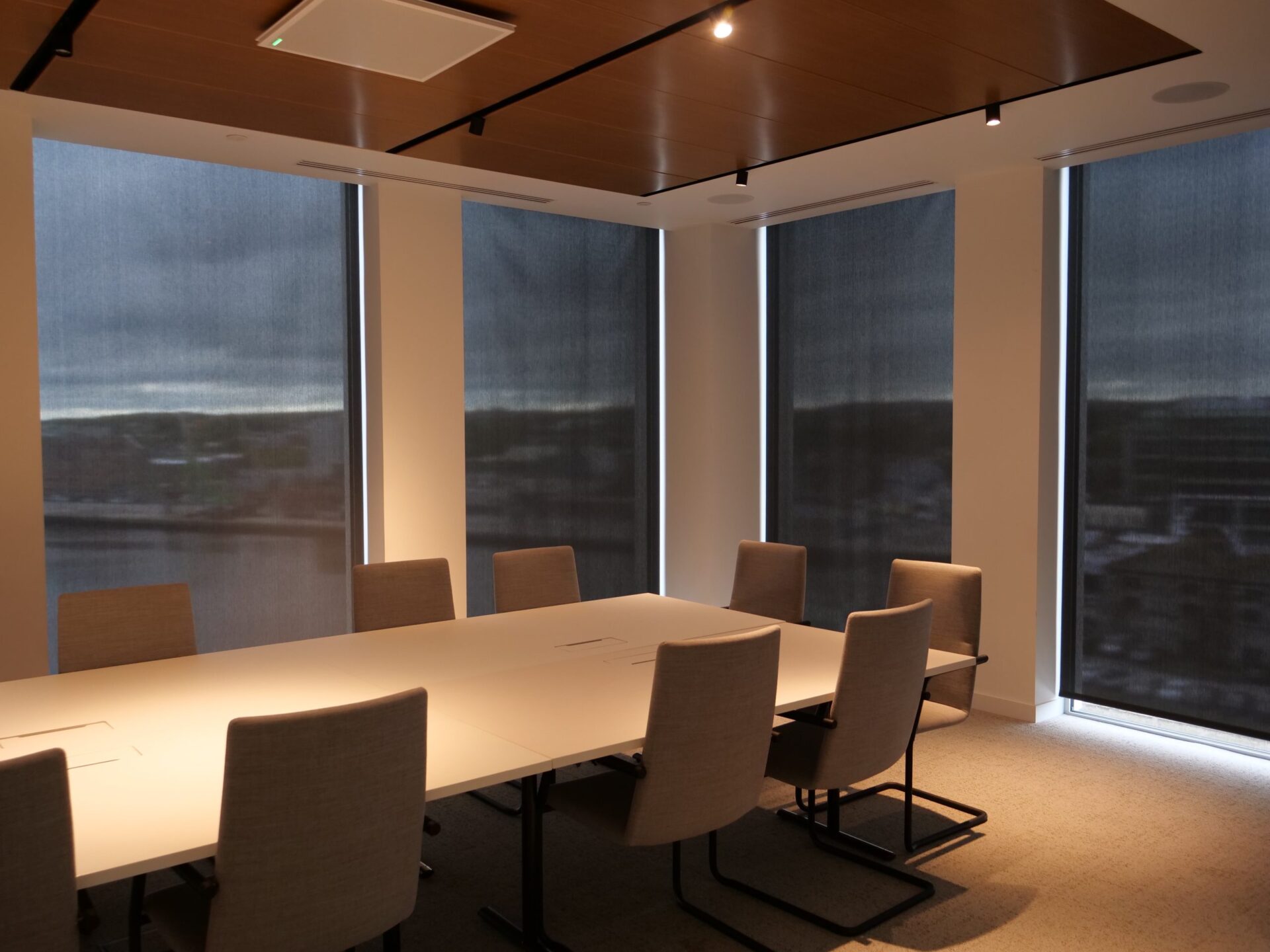 Lắp đặt rèm văn phòng sợi thủy tinh bền chắc