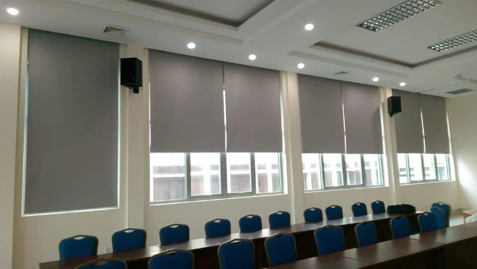 Lắp rèm cuốn blackout chống nắng tuyệt đối cho văn phòng cao cấp