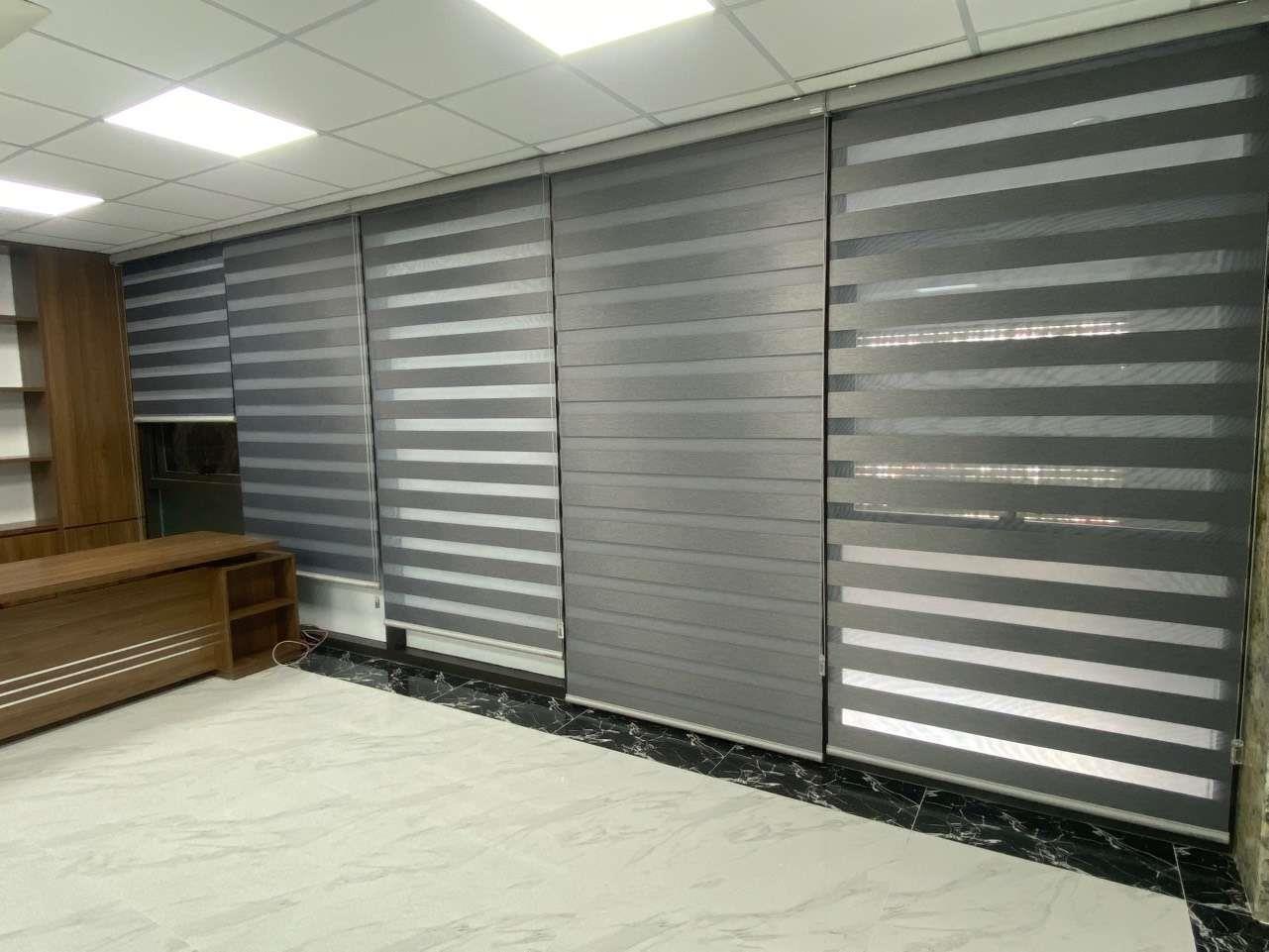 Mẫu rèm cầu vồng cho showroom nội thất ánh sáng đẹp