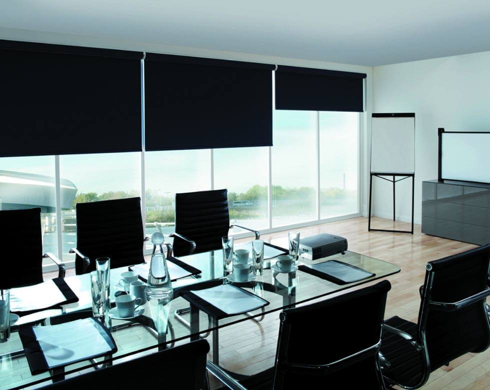 Phòng họp chuyên nghiệp với rèm văn phòng cản sáng