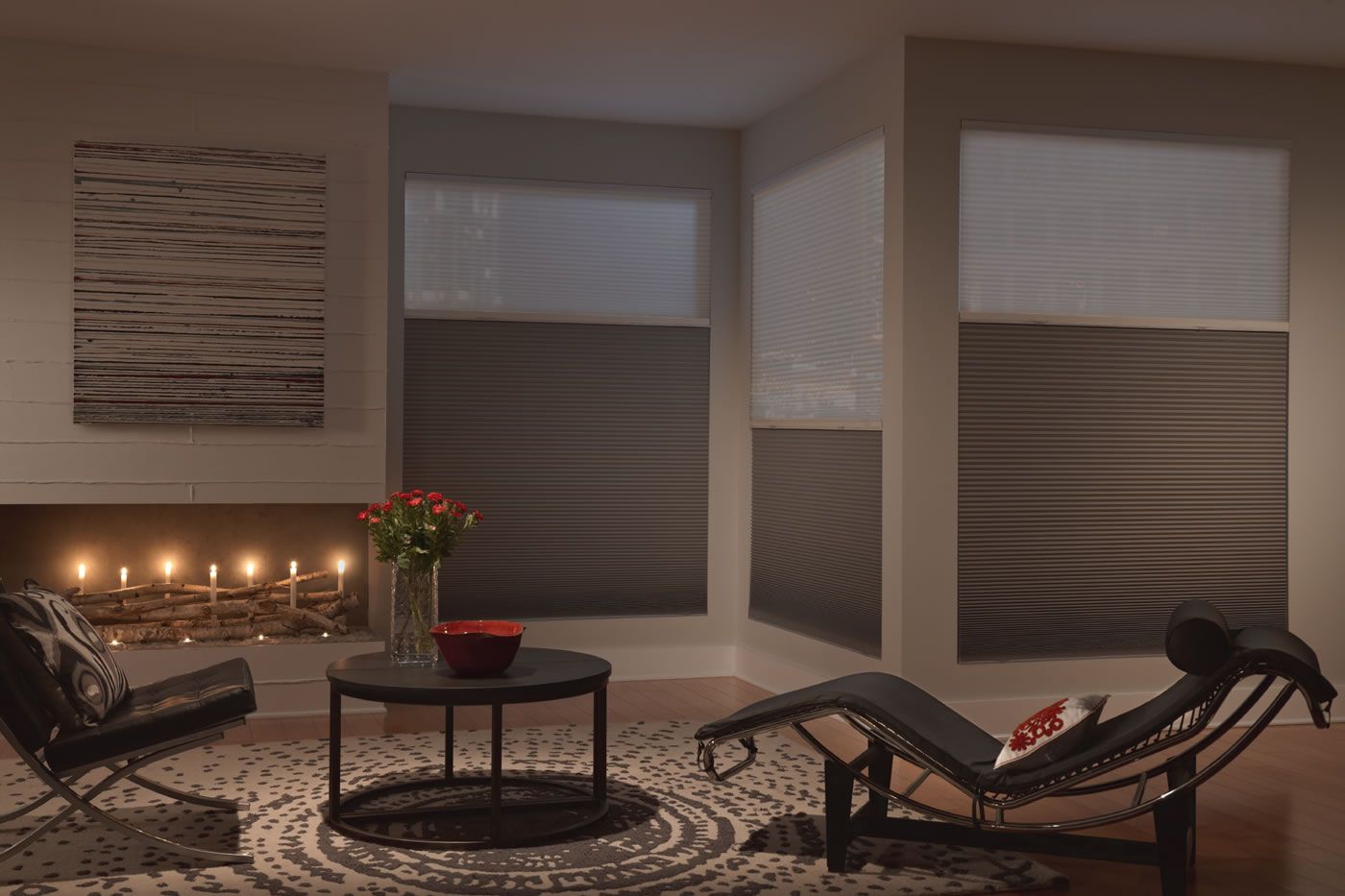 Phòng khách với rèm tổ ong giữ màu lâu dài