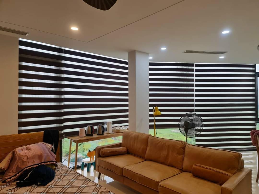 Rèm cầu vồng cho showroom nội thất hiện đại sang trọng