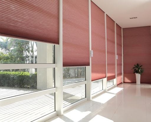 Rèm tổ ong màu hồng phấn nhẹ nhàng cho phòng ngủ nữ tính