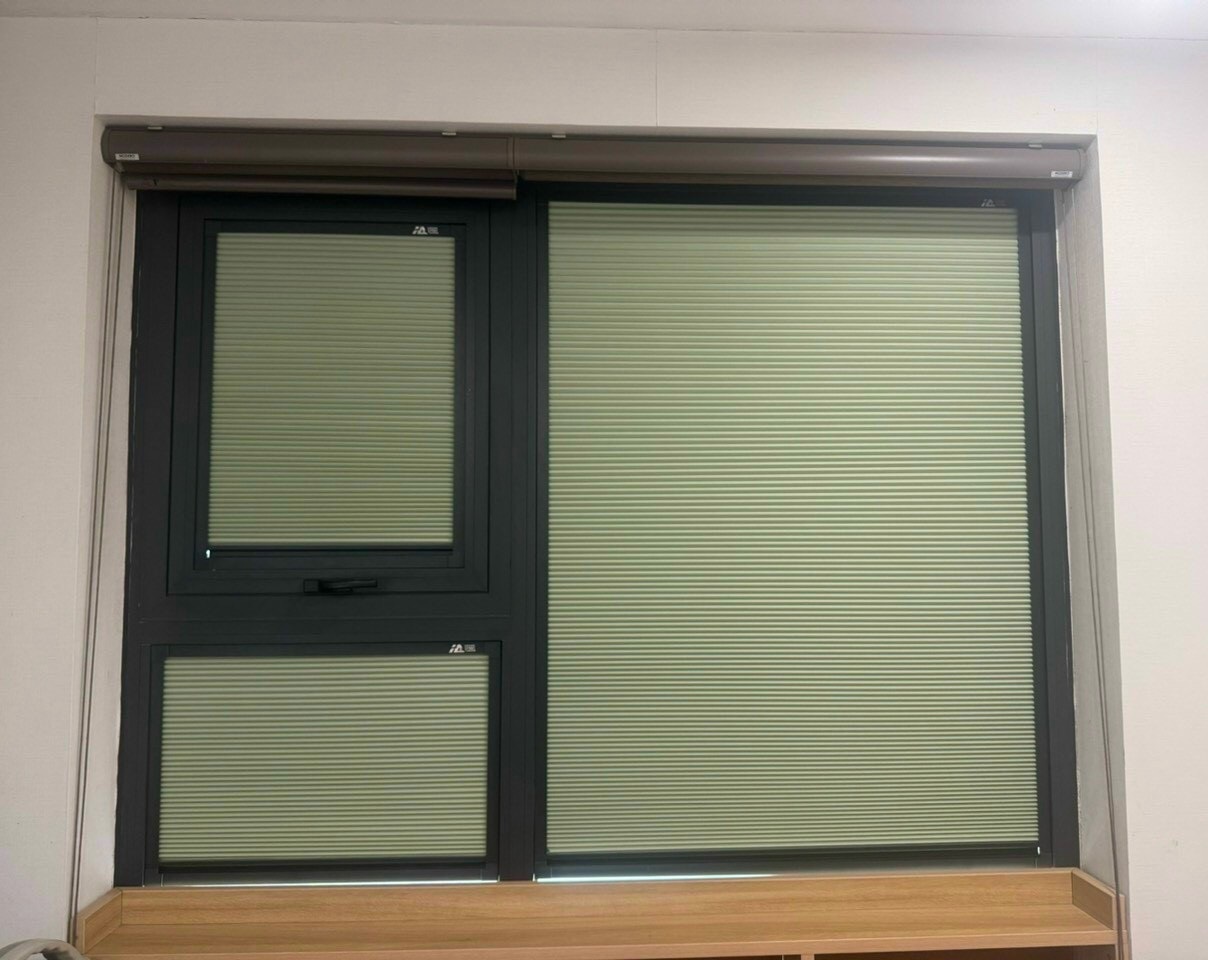 Rèm tổ ong tone xanh lá tự nhiên phong cách hiện đại và thư thái