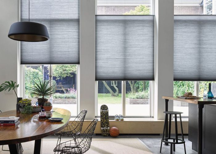 Rèm tổ ong tự động giúp tiết kiệm năng lượng điều hòa