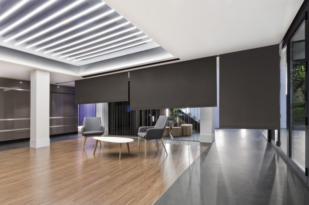 Rèm văn phòng bảo vệ nhân viên khỏi ánh sáng chói