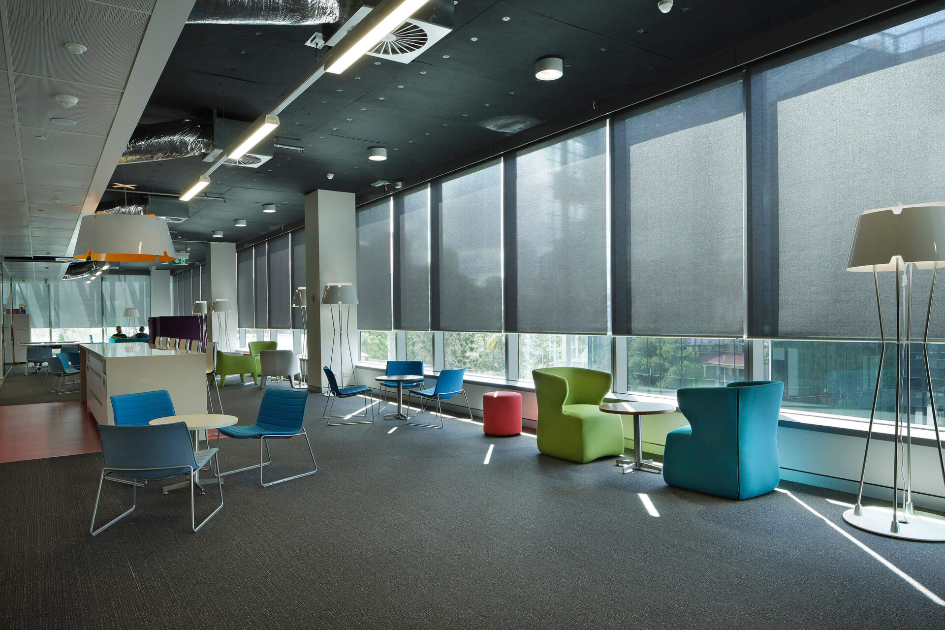 Rèm văn phòng hỗ trợ môi trường làm việc tập trung cho call center