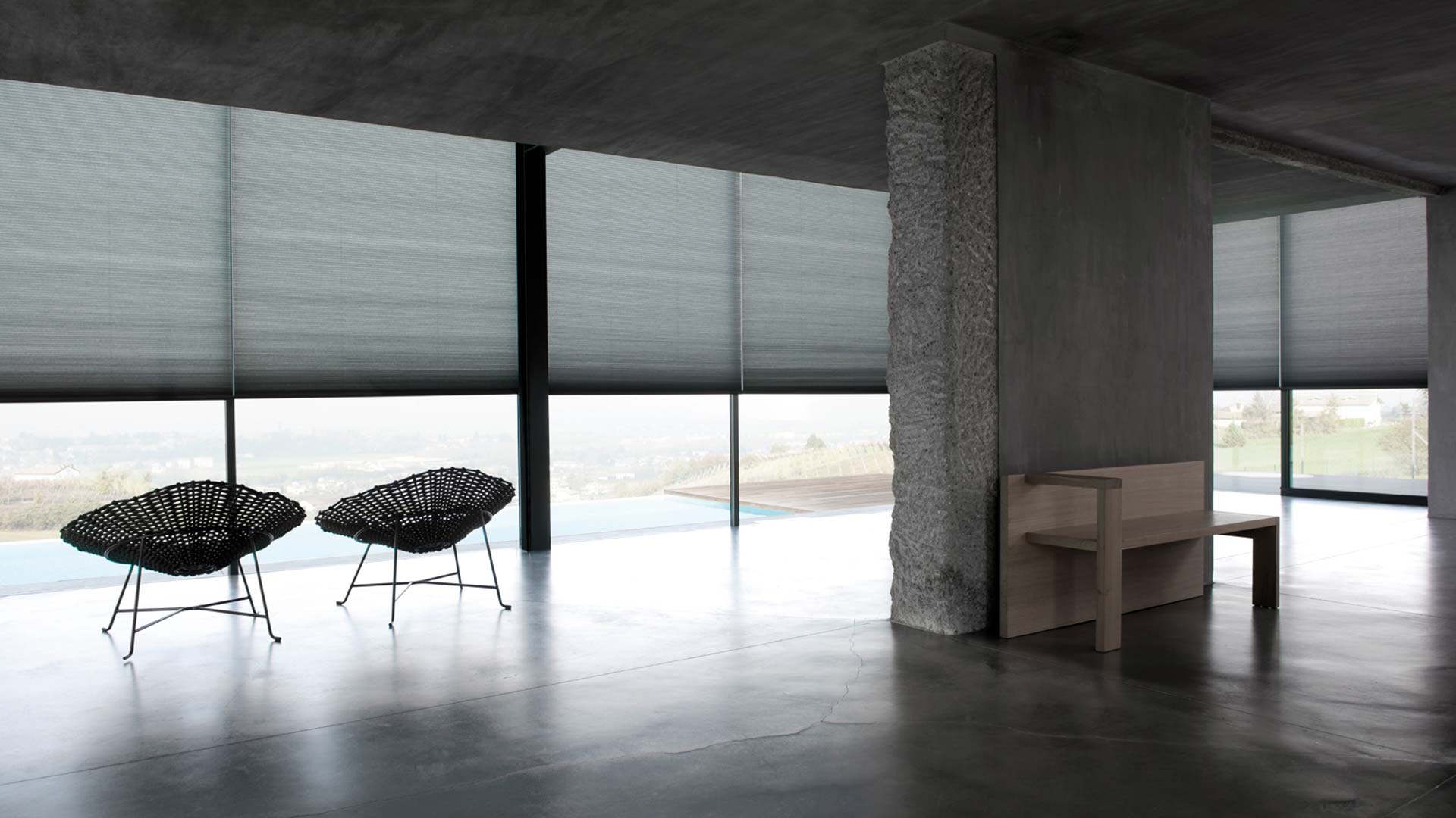 Trải nghiệm rèm tổ ong kết nối smartphone hiện đại