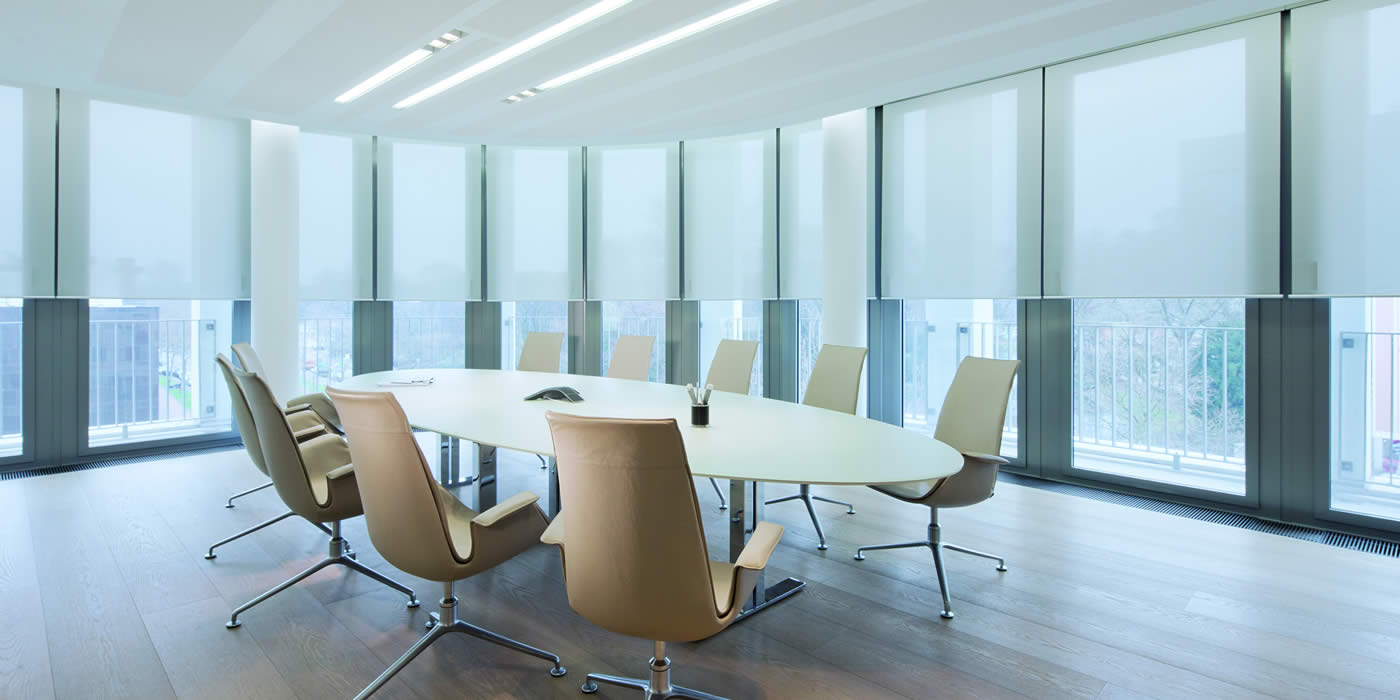 hình ảnh rèm văn phòng chất liệu vải dệt sợi nhỏ lắp đặt tại công sở cao cấp