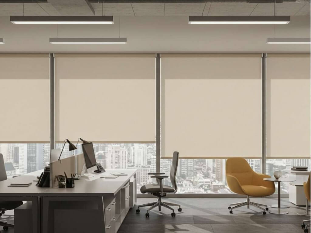 không gian làm việc dùng rèm văn phòng phong cách tối giản