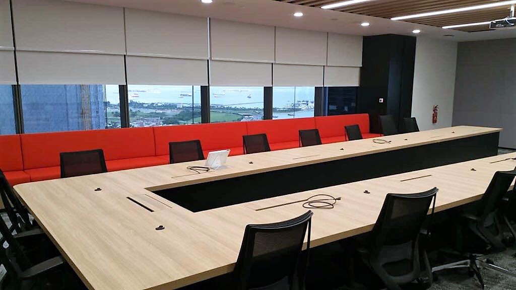 mẫu rèm văn phòng tone trắng sang trọng ánh sáng đẹp