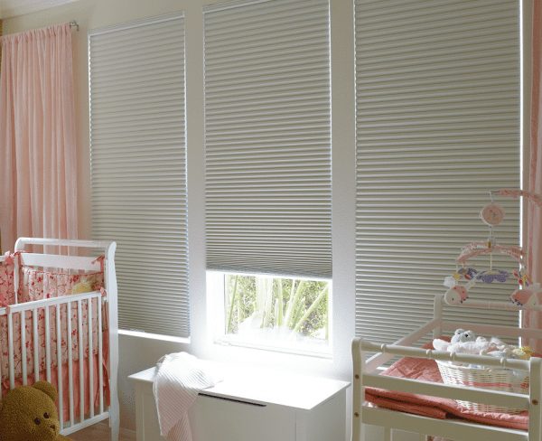 Rèm tổ ong màu pastel tạo không gian học tập và nghỉ ngơi dễ chịu