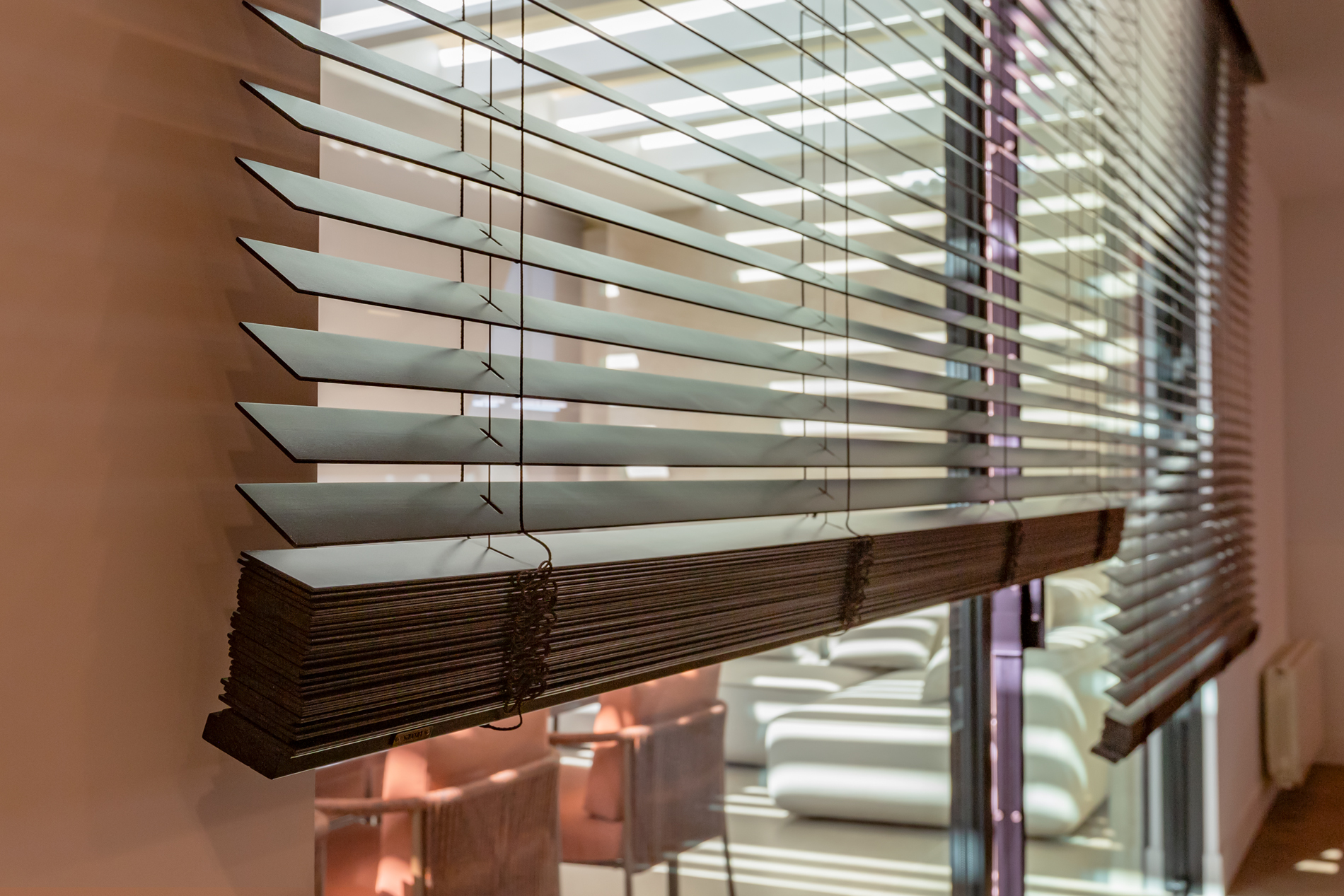 Rèm gỗ tần bì chống cong vênh dùng cho phòng khách