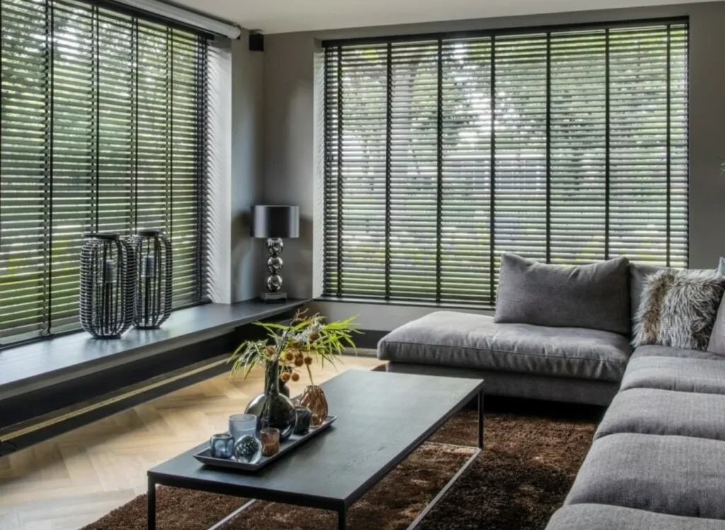 So sánh chất lượng để giải đáp rèm gỗ có bền không