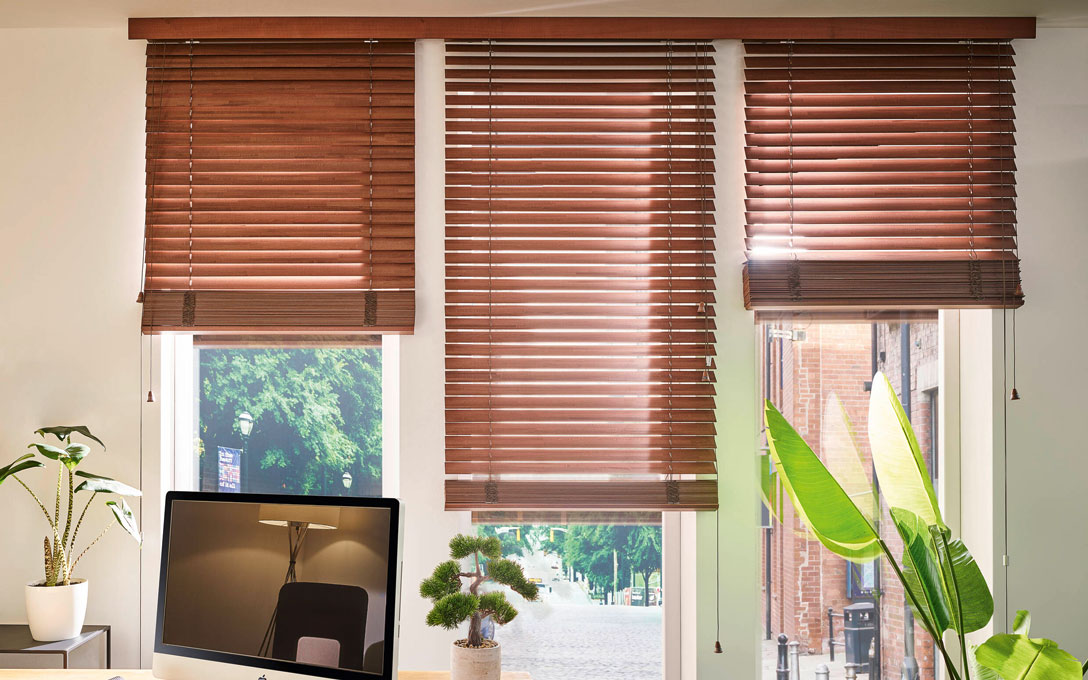 chi tiết so sánh rèm gỗ sồi và tần bì