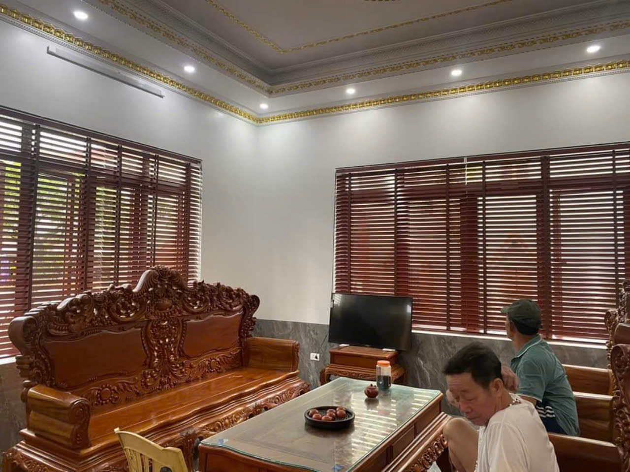 lắp đặt rèm gỗ tại nhà thẩm mỹ cao