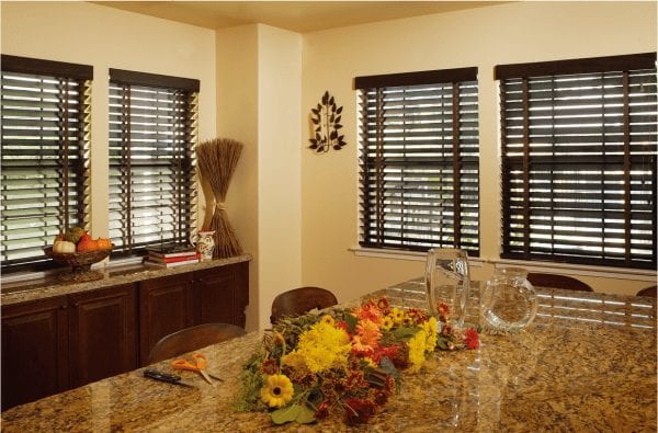 mẫu rèm gỗ tone ghi xám hiện đại phong cách minimalist