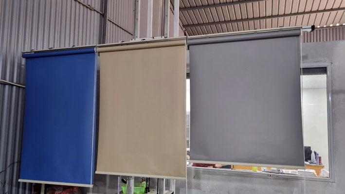 Rèm cuốn cách nhiệt cho phòng khách chung cư