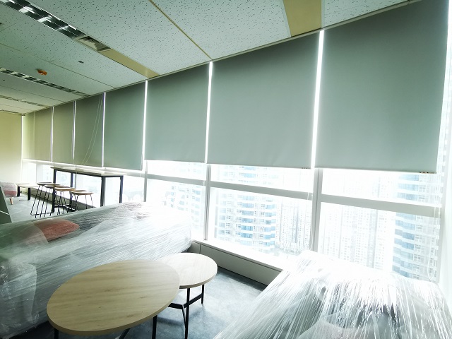 Rèm cuốn cách nhiệt giữ không gian mát và tiết kiệm điện