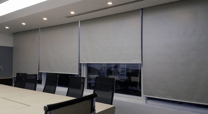 Rèm cuốn chống nắng văn phòng tăng hiệu suất làm việc