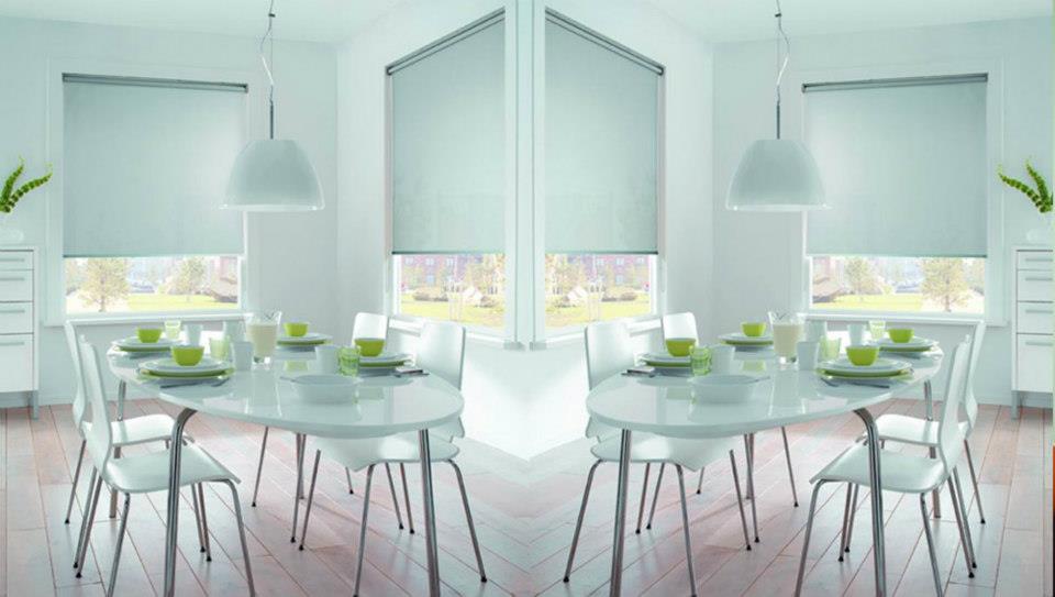 Rèm cuốn vải phủ nhựa chống nước cho mặt tiền nhà