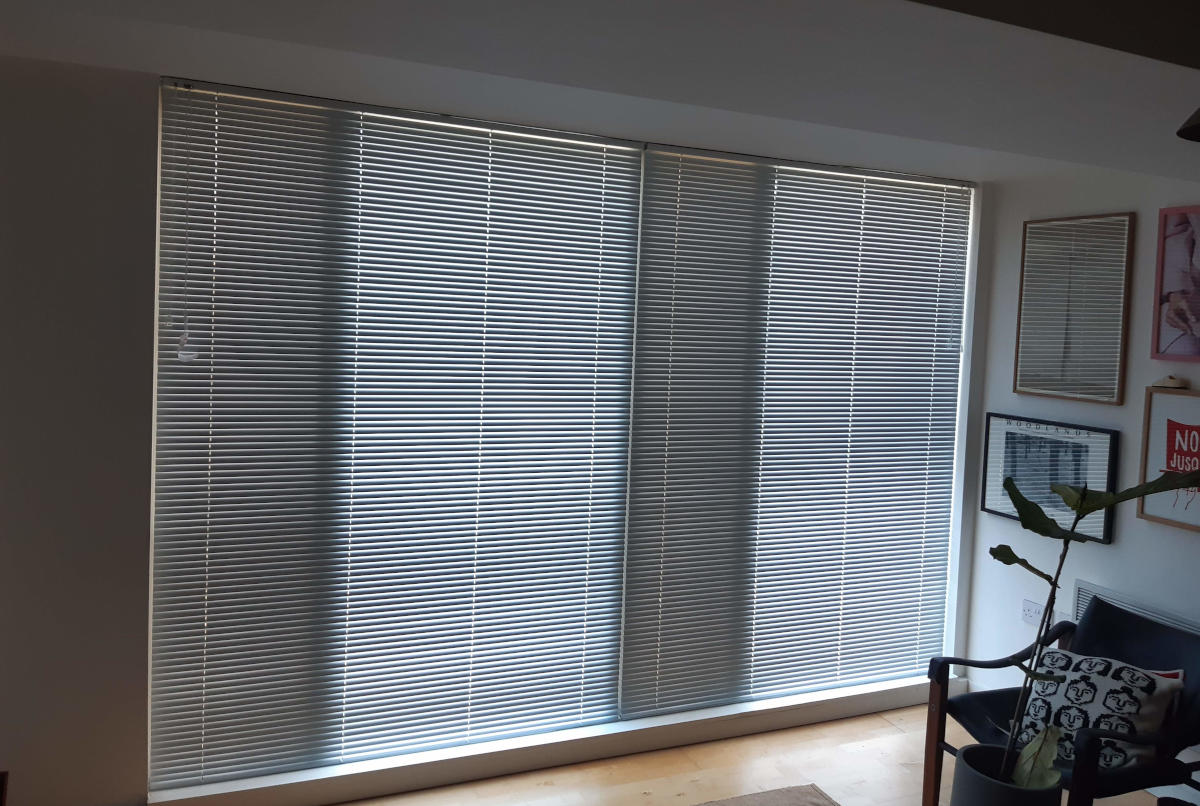 Rèm sáo nhôm tiện lợi trong việc vệ sinh