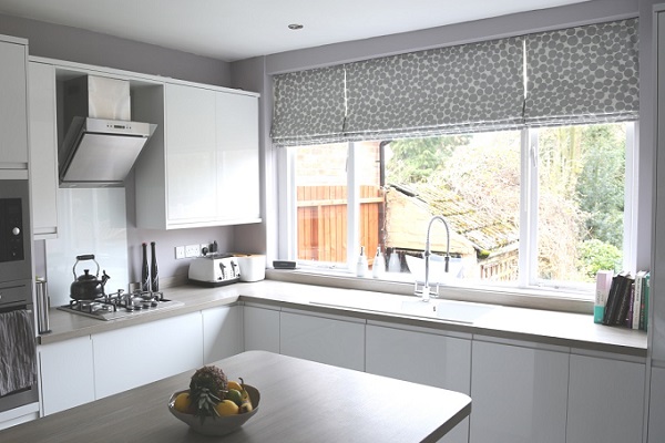 rèm cửa đẹp phòng bếp chất liệu bền không bám bụi