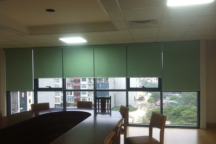 rèm cuốn che nắng cửa sổ phòng ngủ