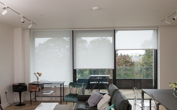 rèm cuốn chống nắng bình tân cho cửa hàng và nhà ở