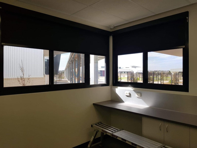 rèm cuốn chống nắng ít bám bụi dễ lau chùi