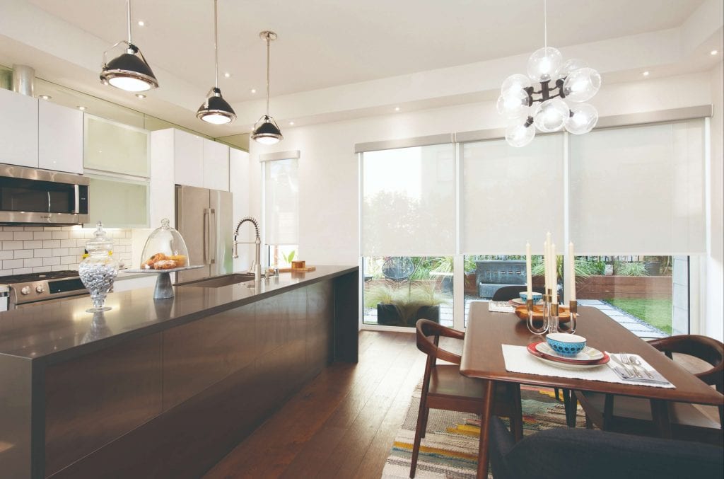 rèm cuốn chống nắng mưa cho quán café sân thượng