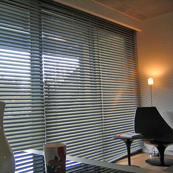 rèm sáo nhôm có bị cong vênh không khi gặp nhiệt