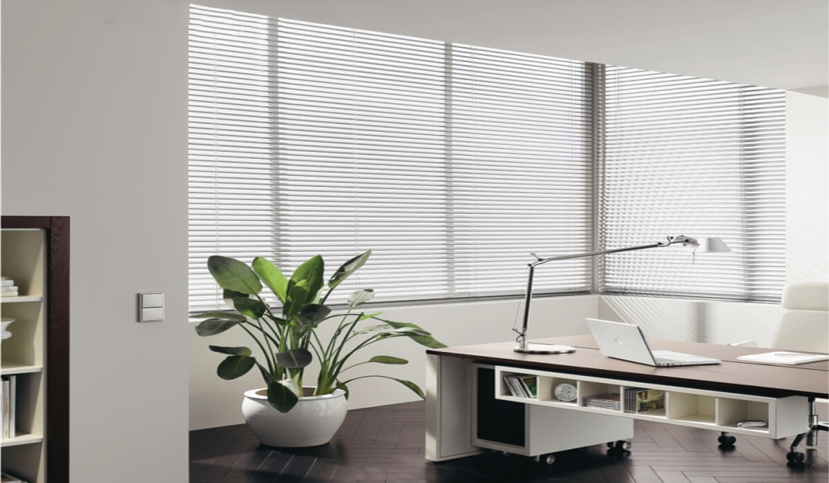 rèm sáo nhôm dễ vệ sinh bằng khăn ẩm