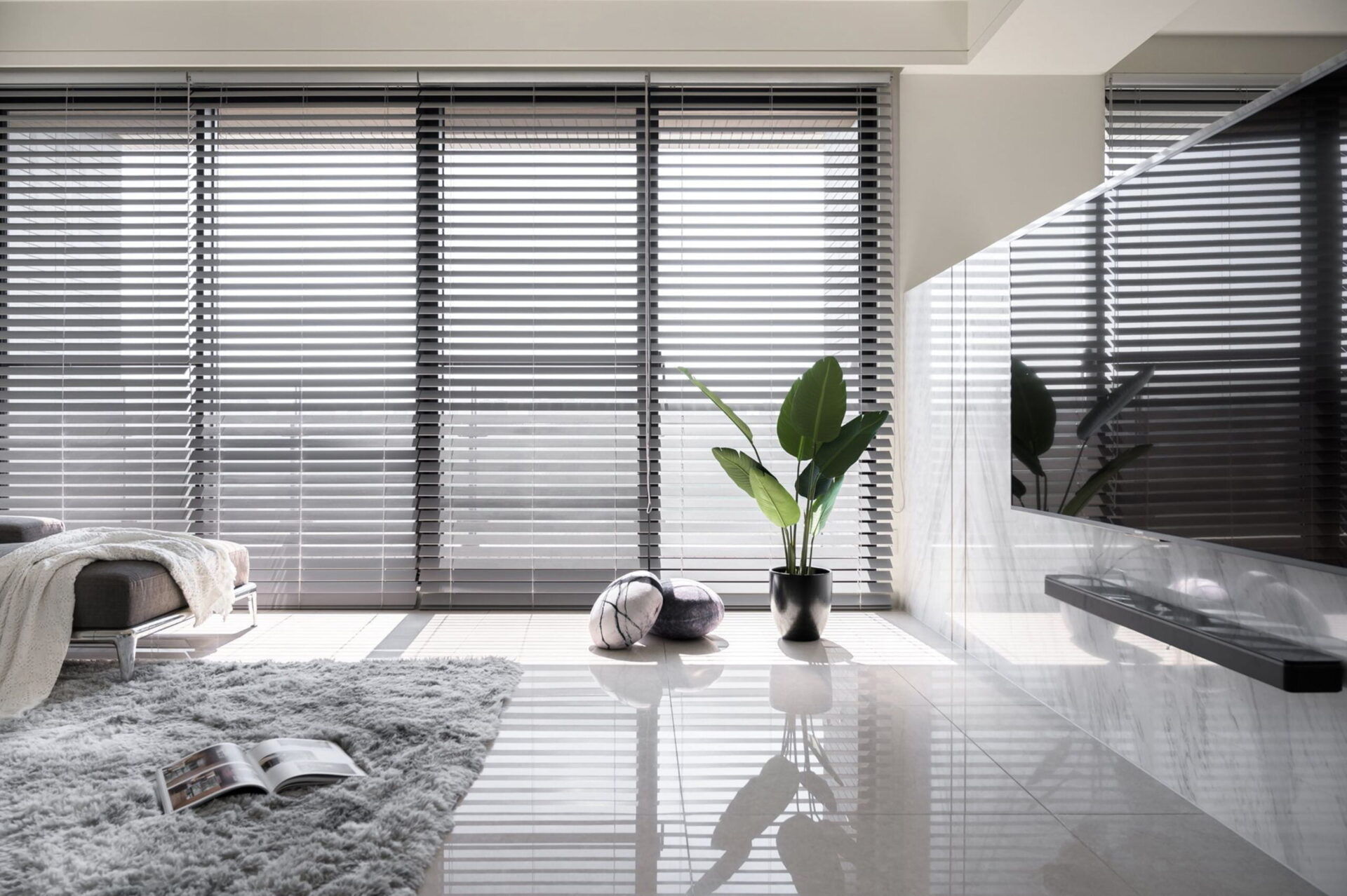 rèm sáo nhôm giảm chói cho phòng làm việc hiện đại