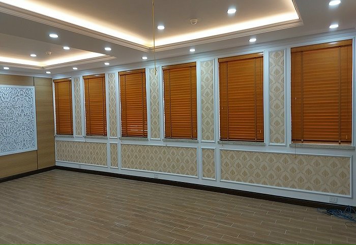 Rèm sáo gỗ tự nhiên lắp cửa sổ biệt thự cao cấp