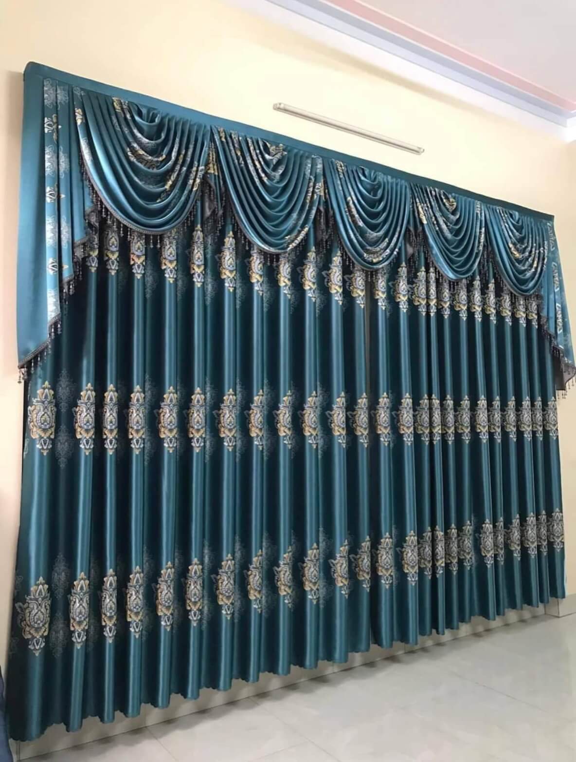 Rèm vải nhung cao cấp màu trầm cản sáng phòng ngủ sang trọng