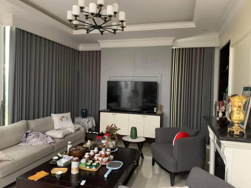 không gian sử dụng rèm cửa cửa sổ phòng ngủ ấm áp