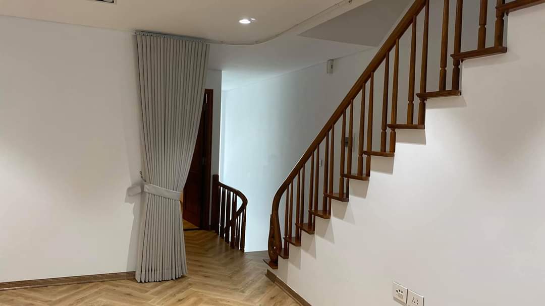 mẫu rèm cửa cầu thang đẹp cho khu vực giếng thang