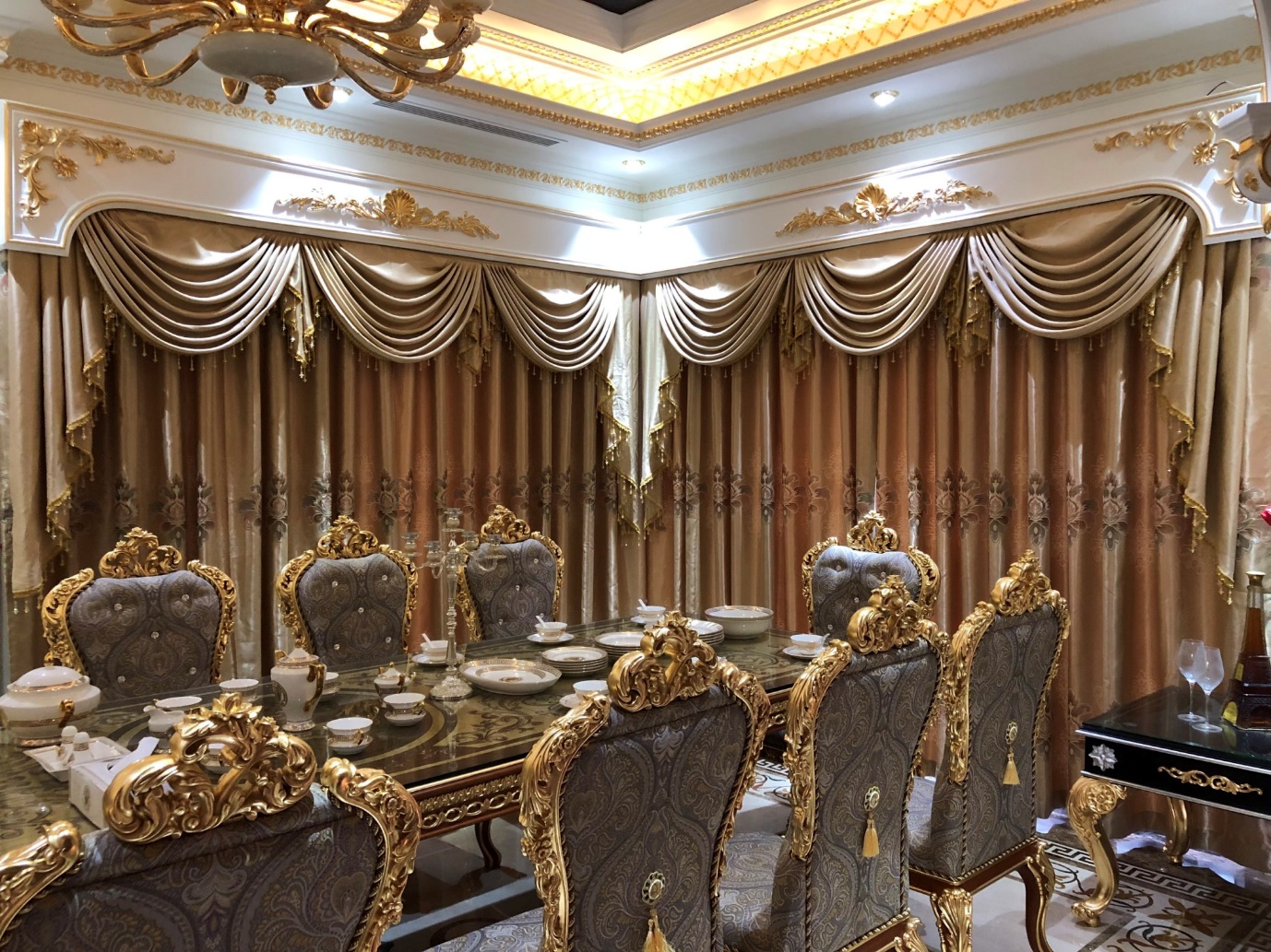 mẫu rèm cửa đẹp tân cổ điển hoa văn tinh xảo